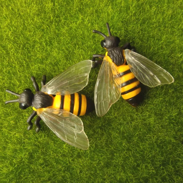 2pcs Wasp Bee Hornet Fairy Garden Terrarium Lawn Decor Lifelike Figurine Toy