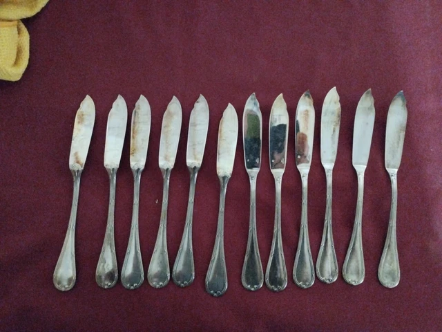 Maison CHRISTOFLE 12 fourchettes à poisson en métal argenté - Lot 46