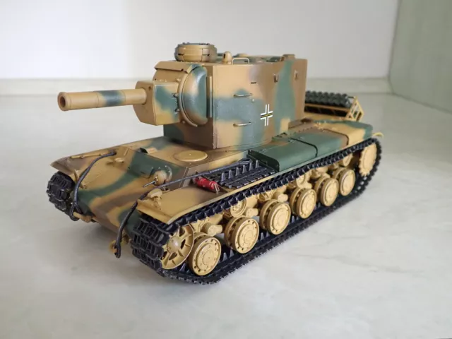KV 2 Beutepanzer gebaut gebrusht 1:35 von Trumpeter