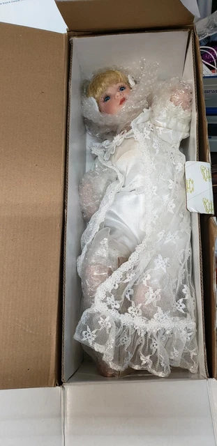 Heritage Signature Collection Porcelain Doll Dreaming Daphne 16"