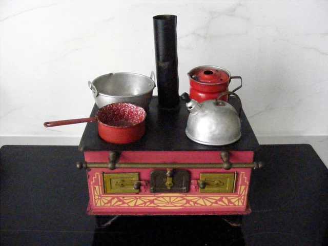 Cuisinière tôle peinte jouet ancien avec accessoires France