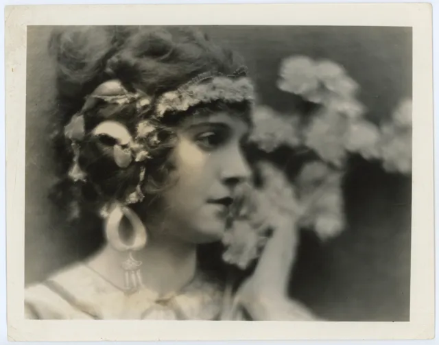 Delicately Pretty Madge Bellamy Fine 1920s Vintage Art Deco Photograph