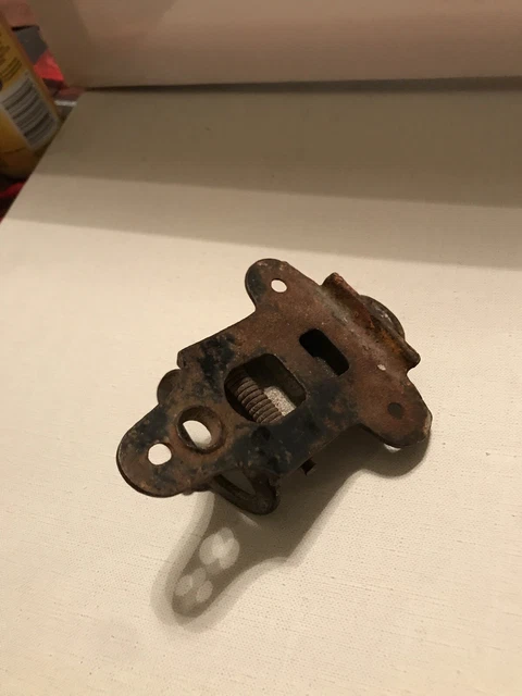 Vintage Cast Iron Barn Door Latch ALLIGATOR L8 Used  * Pull Chain Missing 7