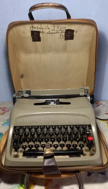 Macchina Da Scrivere Olivetti Studio 44 - Con Custodia