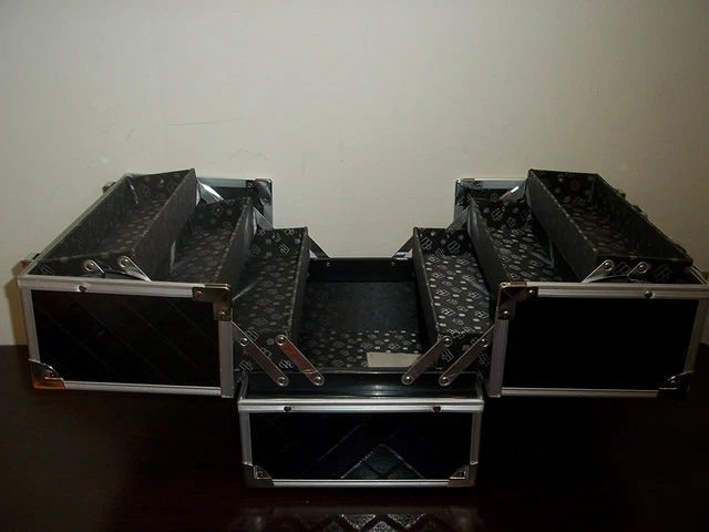#B Nuevo Dañado Caboodles Tren Estuche Maquillaje Cosmético Organizador Almacenamiento Tres Chic