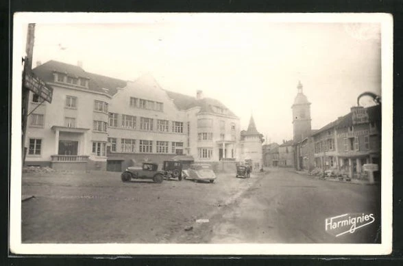 CPA Conflans, Place de l´Hotel de Ville et l´Eglise