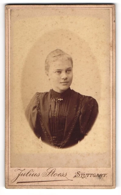 Fotografie Julius Stoess, Stuttgart, Eberhardstrasse 47, Hübsche junge Frau in