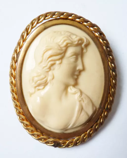 Broche Beau camée ancien en Galalithe bas-relief bijou ancien