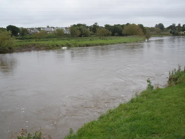 Photo 6x4 River Exe, Countess Wear Exeter In full flood. c2008