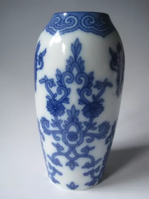 Blumen Vase weiss. Blau  Motiv Rosenthal Selb Bavaria  Fein Porzellan 17, 5 cm