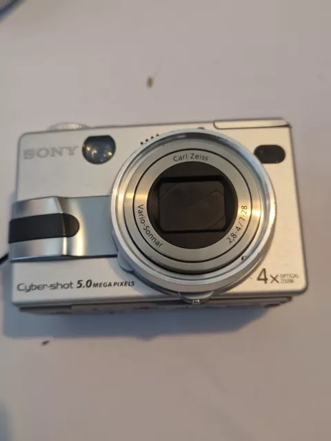 Sony Cyber-shot DSC-V1 5.0MP Digital Camera - Silver