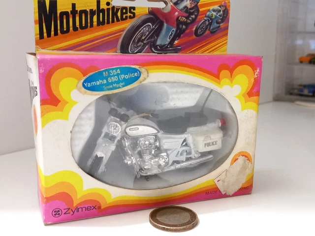 LG2646 ONYX Racing Motorbikes M005 1/24 1:24 Moto Suzuki RGV 500 4