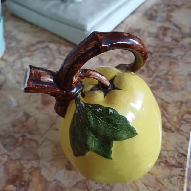 Poire En Porcelaine