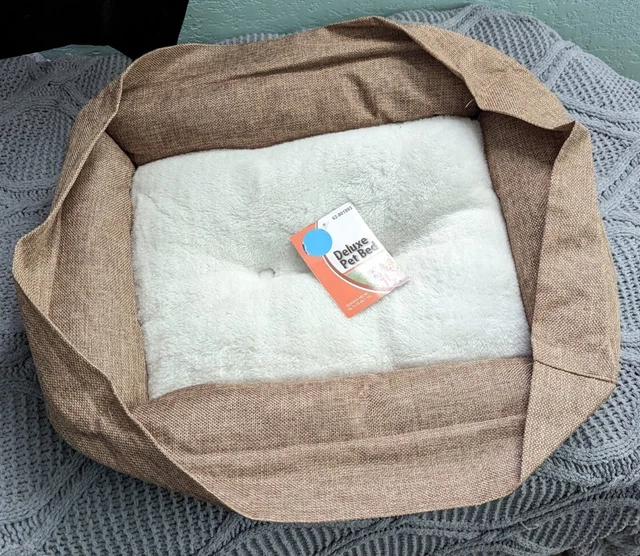 Small-Medium Deluxe Brown & Tan Dog/Pet Bed 19.7 x 15.8 x 7.1 in. Super Soft int