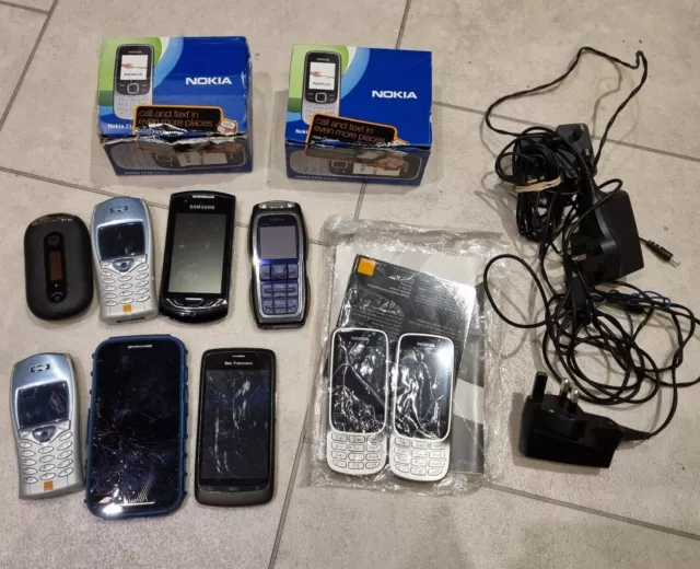 Bundle of Vintage Mobile Phones & Chargers For Parts / Spares