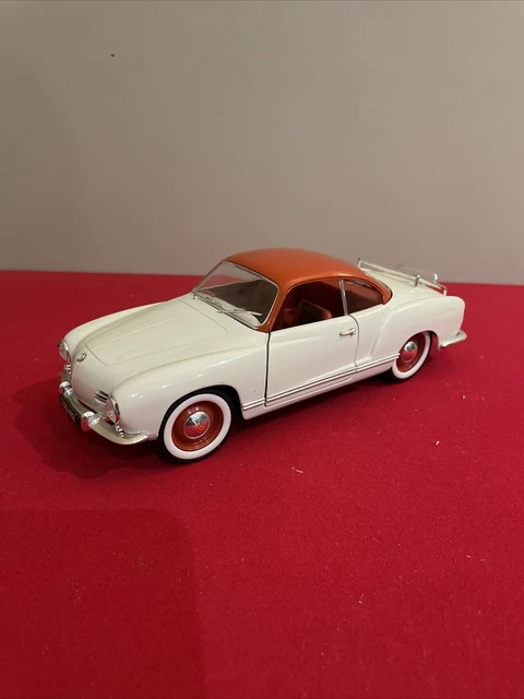 solido échelle 1/18 vw karmann ghia 1957 coupé crème et rouge carmin