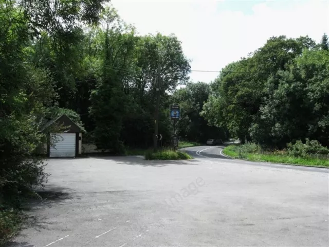 Photo 6x4 The B2112 Burgess Hill A bend in the road next to the Royal Oak c2009