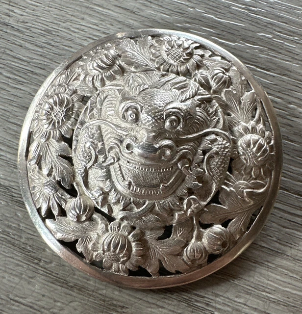 Objets du XIXe siècle et avant en argent massif, provenance Afrique