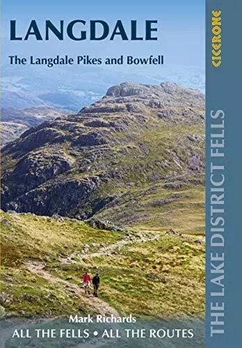 Walking the Lake District Fells - Langdale: The Langdale Pikes a