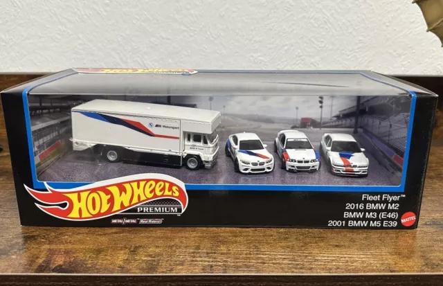 1:64 Hot Wheels Premium Set 2022 BMW M Series M2 M3 M5 Real Riders 4 Car Diorama