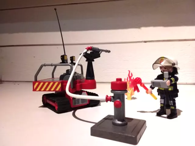 Pompiers playmobil avec Chenille d'intervention