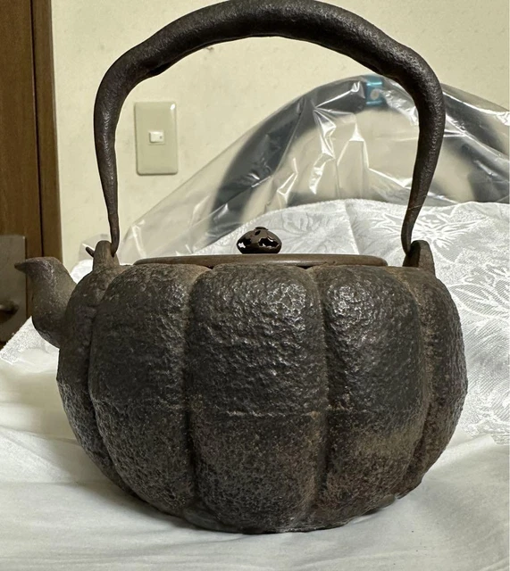 TEAPOT KETTLE TETSUBIN Nanbu Tekki Cast Iron Japanese V313 335.17