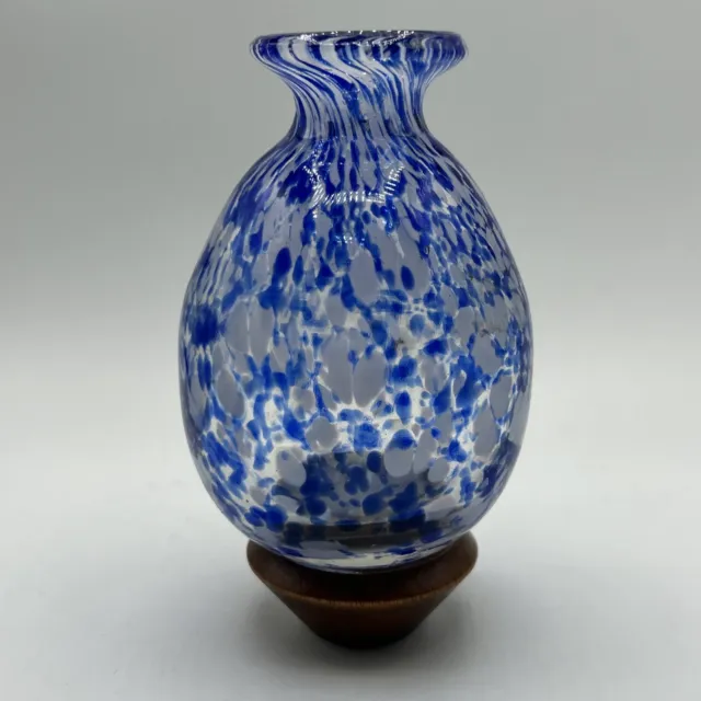 Beautiful Vintage BLUE WHITE SPLATTER ART GLASS Flower Bud Vase HAND BLOWN 5”