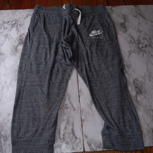 Nike heathered gray capri joggers size youth large