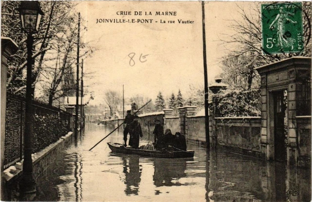 CPA JOINVILLE-le-PONT la rue Vautier CRUE DE LA MARNE (600006)