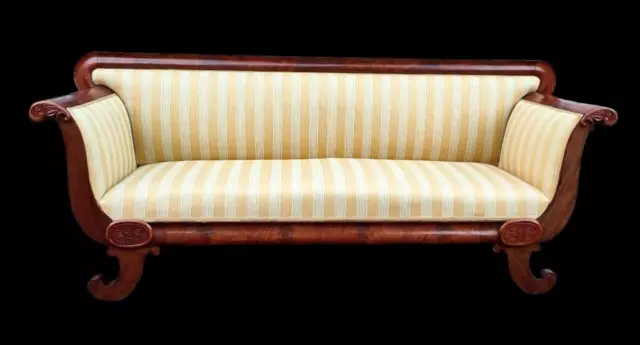 Edles Salon sofa  im Biedermeier Stil  um  1900 gespiegeltes  Mahagoni Furnier