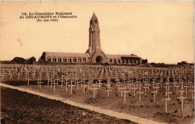 CPA AK Militaire Le Cimetiere National de Douaumont et l'Ossuaire (362699)