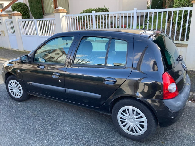voiture Clio II (2) 1.4 16S (6 CV) Essence 3