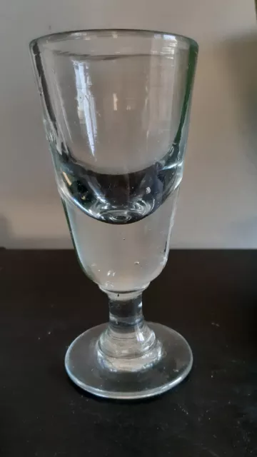 Ancien  verre  à Absinthe Soufflé/moulé ?