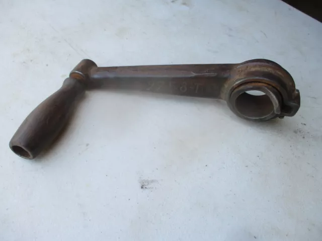 vintage international  engine crank handle    / IHC  starting handle