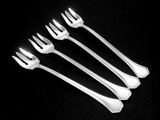 Set of 4 Reed & Barton Sierra Silver Plated Oyster Forks c1914