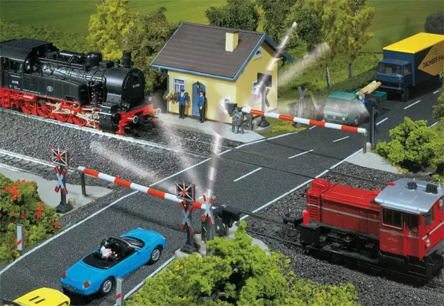 Faller H0 120171 Beschrankter Bahnübergang