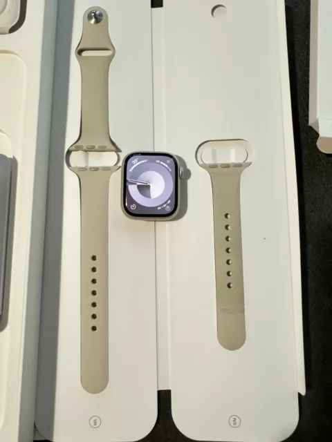 Apple Watch Series 8 41mm Aluminiumgehäuse mit Sportarmband - OVP