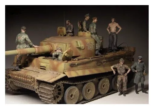 Modellbau 1/35    10 Resin Figuren     Panzerbesatzung