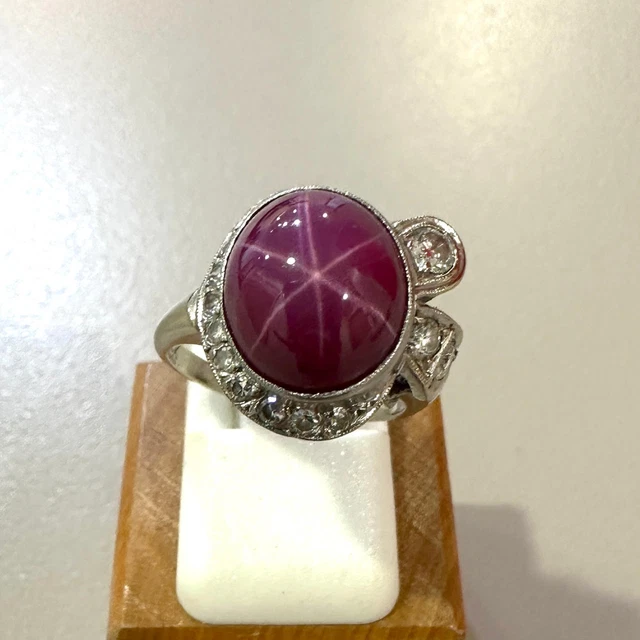 Linde Sapphire & Diamond Size 5 3/4 White Gold Ring