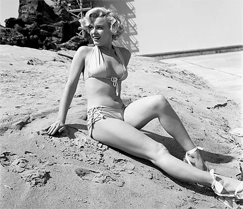 MARILYN MONROE 1951 SWIMSUIT BEAUTY ON SAND  (1) RARE 4x6 GalleryQuality PHOTO