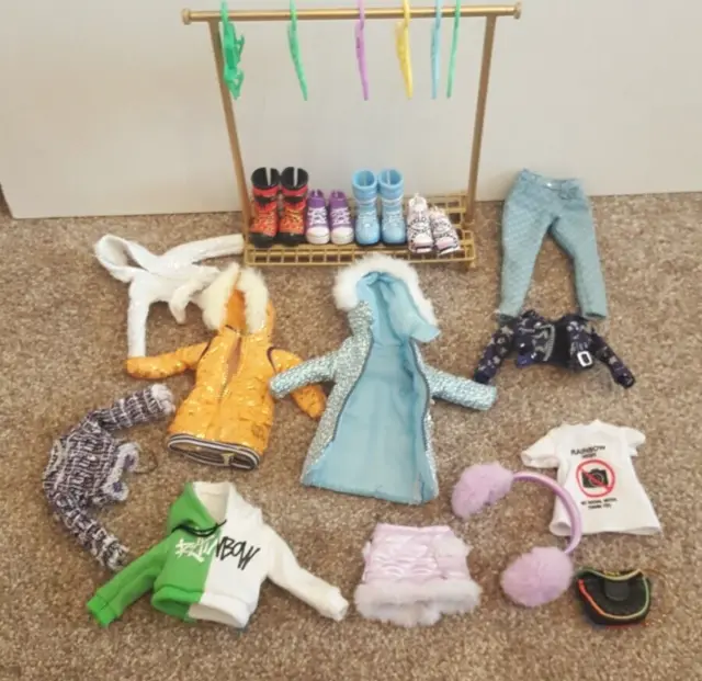 RAINBOW HIGH Doll Bundle Clothes  Rack + Hangers, Shoes & Clothes