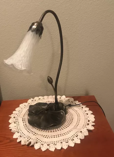 Vintage Underwriters Laboratories Lamp White Frosted Glass Metal Lily Pad Base