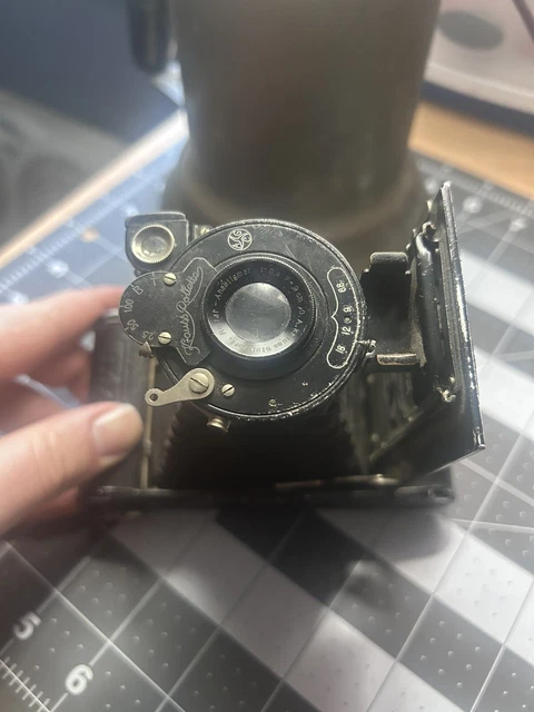 VINTAGE EARLY 1930s E KRAUSS ROLLETTE CAMERA