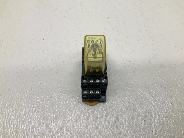 IDEC RY4S-U DC24V 24 VDC Coil Pilot Cube Relay RY4SU w/ Relay Base