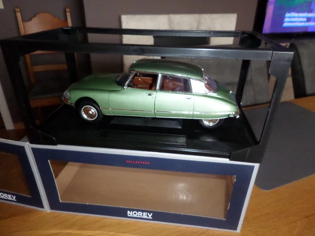 Citroën DS 23 Pallas 1973 Blue metallic and Silver 1:43