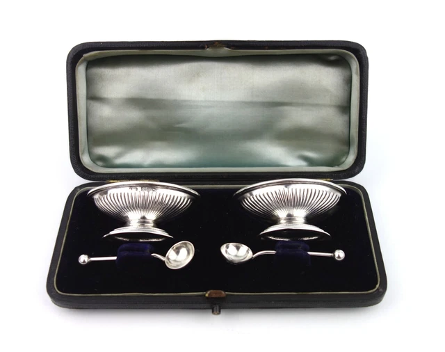 Coppia di antiche cantine e cucchiai a forma di navetta argento sterling 1890