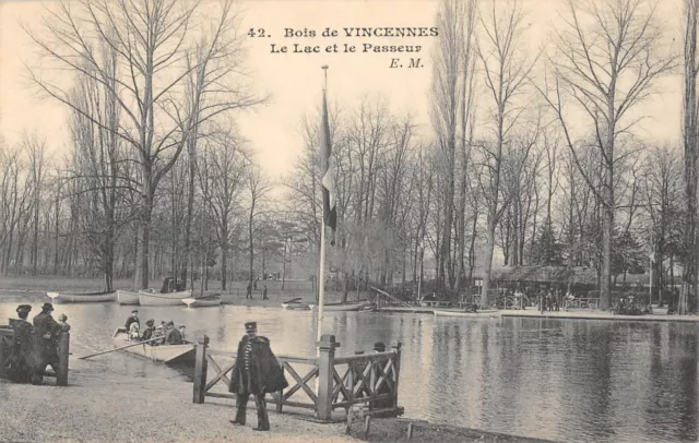 Cpa 94 Bois De Vincennes / Le Lac Et Passeur