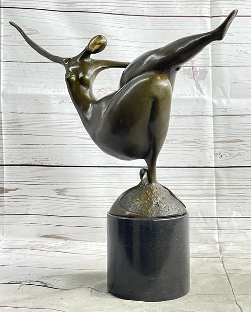 Fernando Botero Tribute Bronze Sculpture Bella Donna Iv :Floating Woman Nude