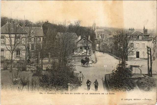 CPA ÉVREUX-La Rue du Lycée et la Descente de la Gare (29069)