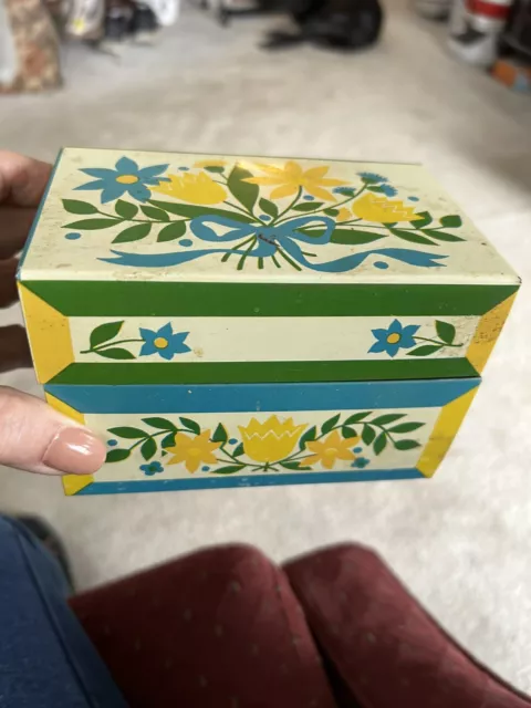 Vintage 1970s Floral Recipe File Box Tin Syndicate Mfg ￼Blue White Yellow Green